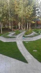 Дорога из плитки в частном доме